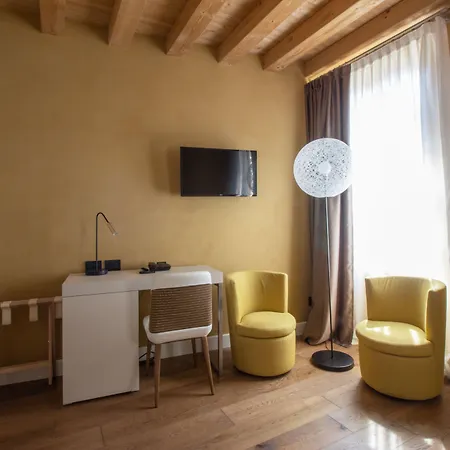 Delle Mercanzie 3* Brescia