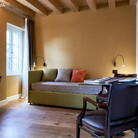 Inn Delle Mercanzie