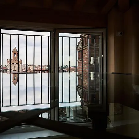 Delle Mercanzie אורחן