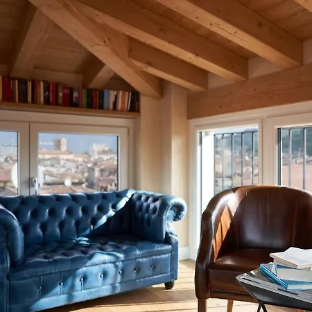 Delle Mercanzie אורחן